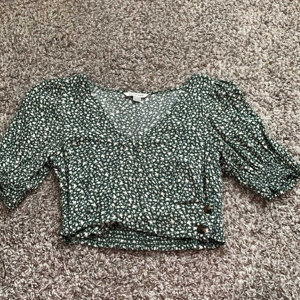 Women’s American Eagle cropped shirt